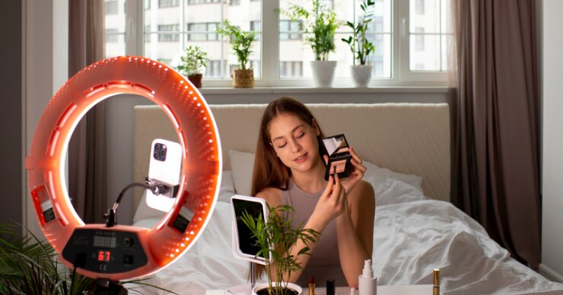 girl promoting product on social media
