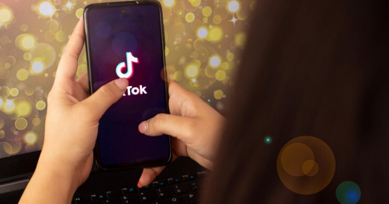 girl entering TikTok app