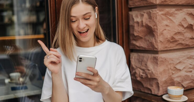 girl talking to her followers