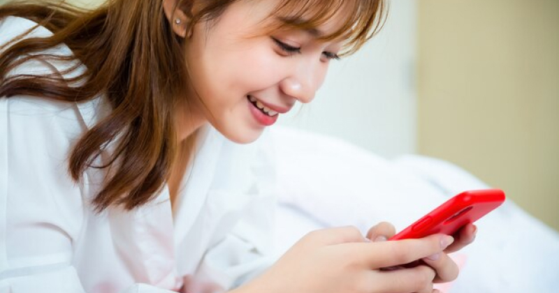 girl looking at her phone