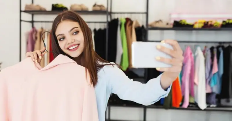 a girl taking selfie while showing an outfit