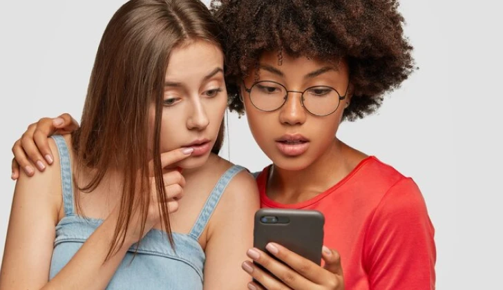 What Does “Spill the Tea” Mean on Social Media | Social Tradia