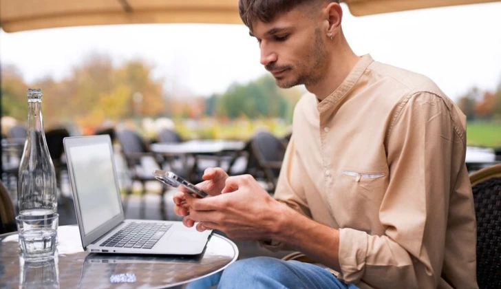 a guy typing on his phone