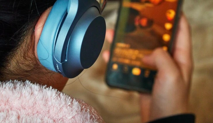 a girl watching a video on Instagram