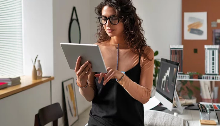 an influencer checking her content