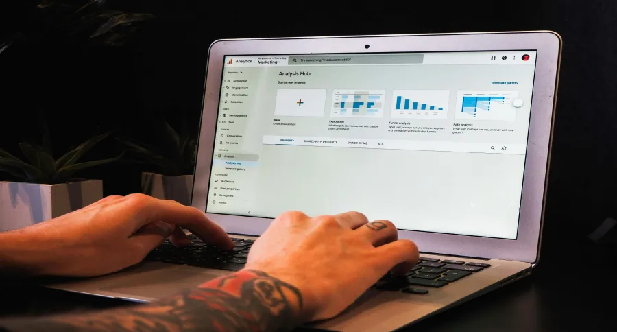 An analysis hub open on a laptop