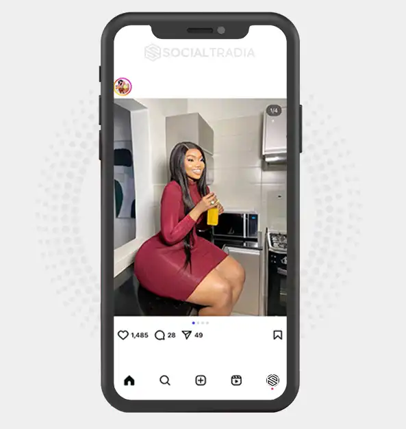 Instagram account Curvy Ladies (104 k Followers)