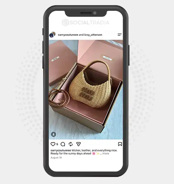 Instagram account carrycoutureee (2k Followers)